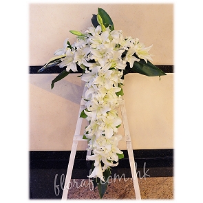 F28	Cross Wreath with Stand    F28	Cross Wreath with Stand